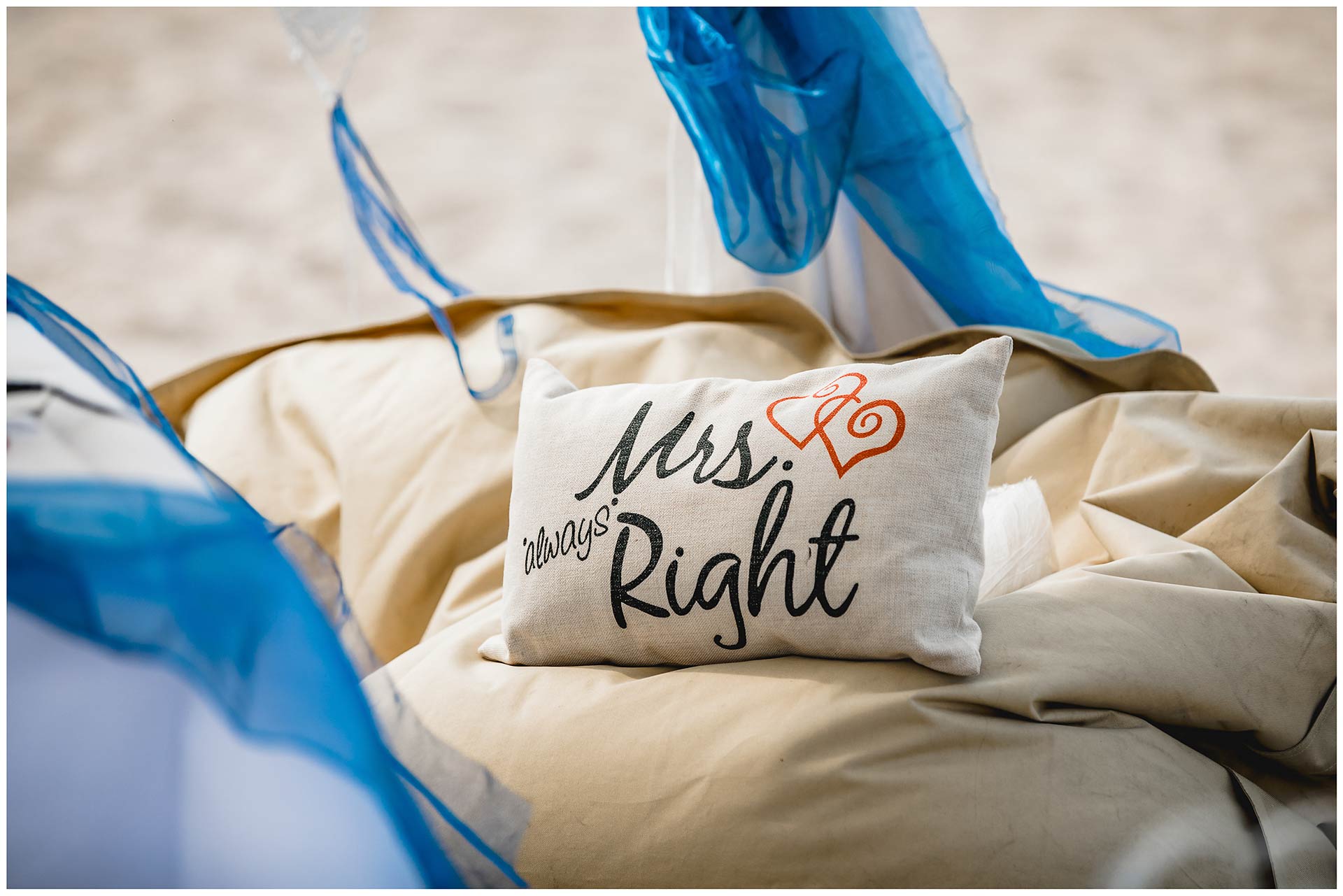 Dekokissen_Mrs-always-right-Hochzeit-am-Strand-Hochzeitsfotograf-Warnemuende-Hochzeitsfotograf-Rostock-Hochzeitsfotograf-Ostseebad-Warnemuende