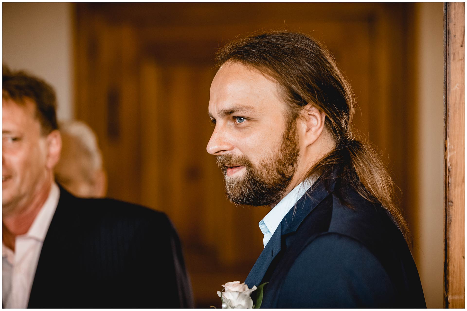 First look, Bräutigam sieht zum ersten Mal seine Braut am Hochzeitstag - Hochzeitsfotograf in Teterow