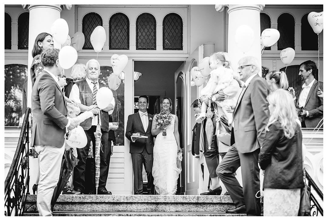 Hochzeitsfotograf Rostock - Ehepaar kommt aus Villa Papendorf -Fotograf Rostock - Hochzeitsfotograf Villa Papendorf