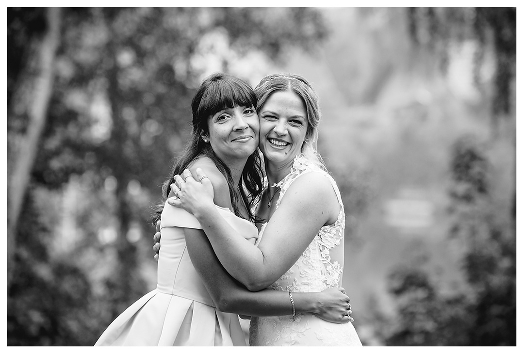 Hochzeitsfotograf Rostock - Braut mit bester Freundin - Fotograf Rostock - Hochzeitsfotograf Villa Papendorf